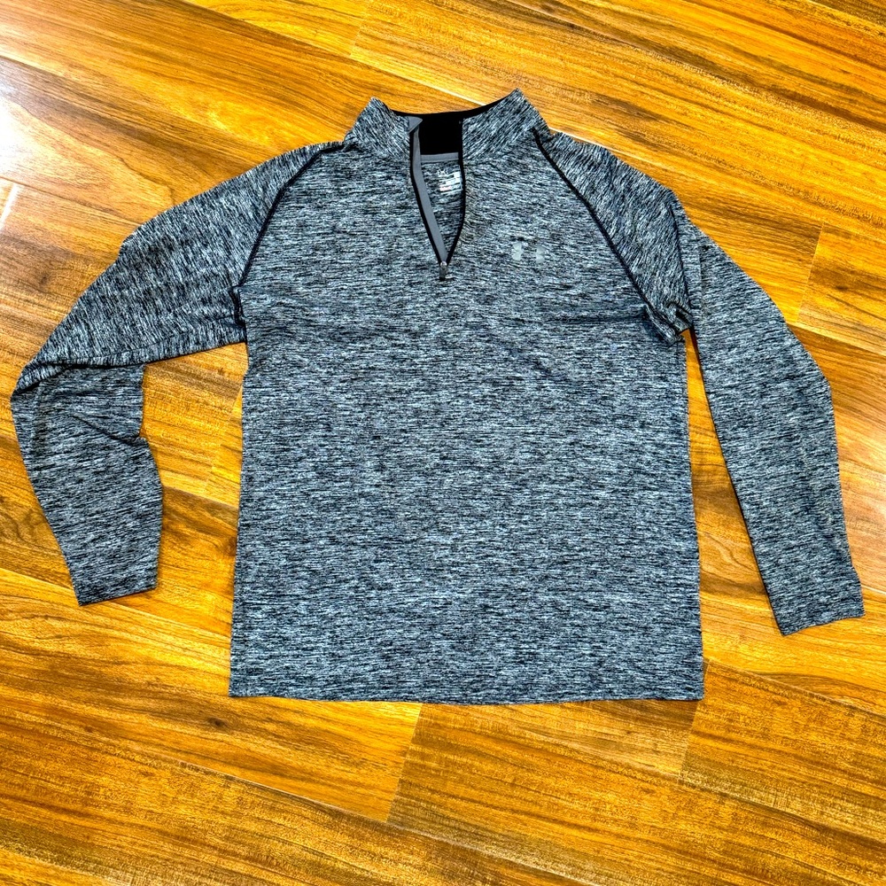 Under Armour Loose Fit Long Sleeve Heat Gear workout shirt